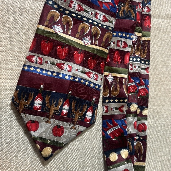 NWT NEW VINTAGE TABASCO NECK TIE LOBSTER SHRIMP & CLAMS BURGUNDY MADE IN USA - Picture 2 of 6
